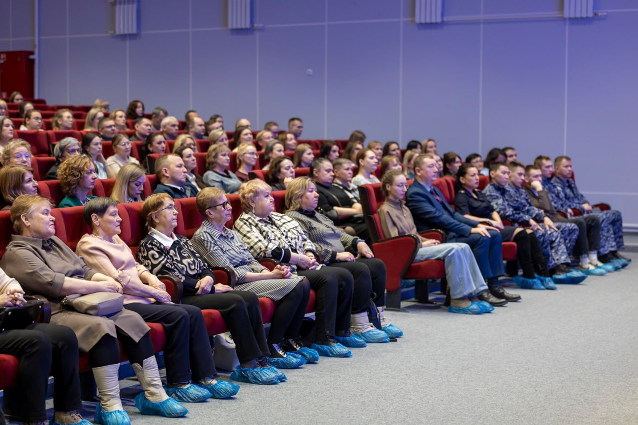 Телеведущая Екатерина Андреева выступила в Нарьян-Маре Телеведущая Екатерина Андреева выступила в Нарьян-Маре