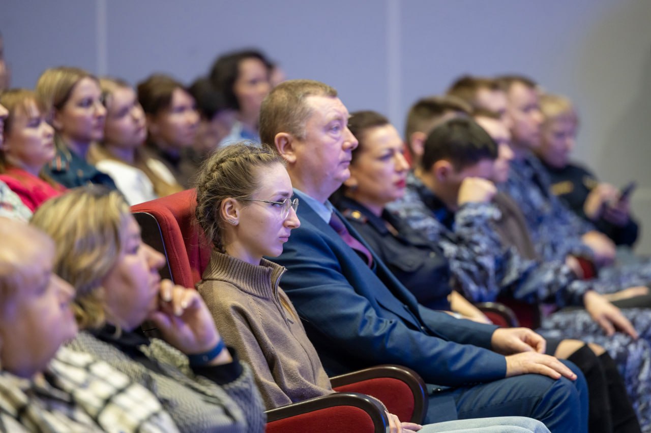 Телеведущая Екатерина Андреева выступила в Нарьян-Маре Телеведущая Екатерина Андреева выступила в Нарьян-Маре