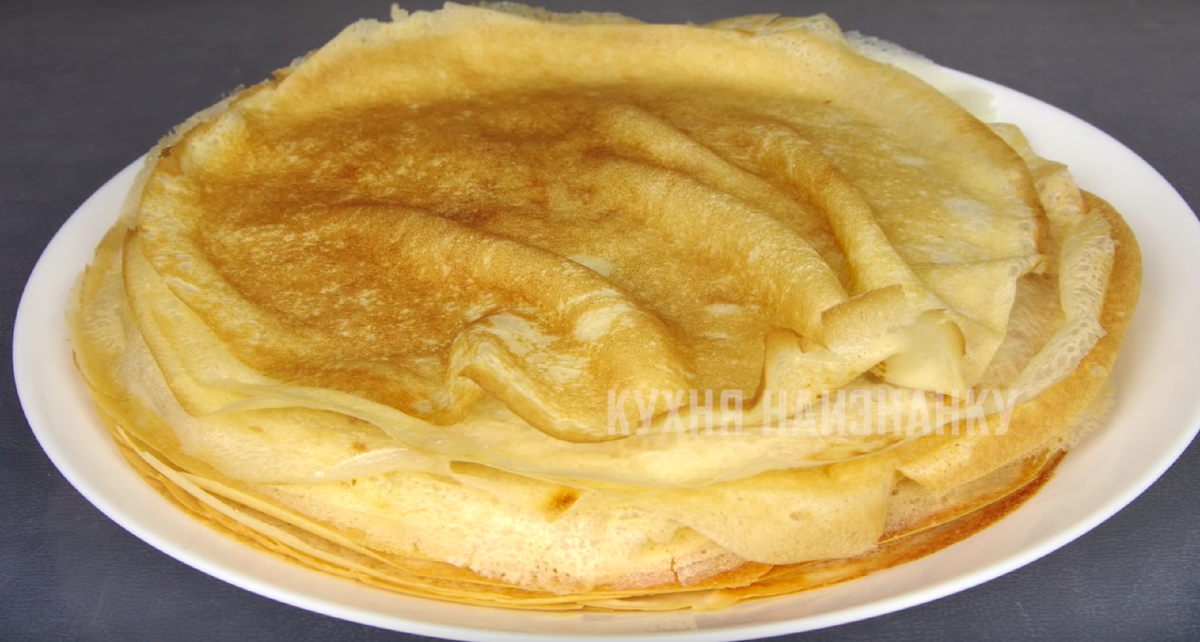 Как оригинально подать блины: розочки на столе