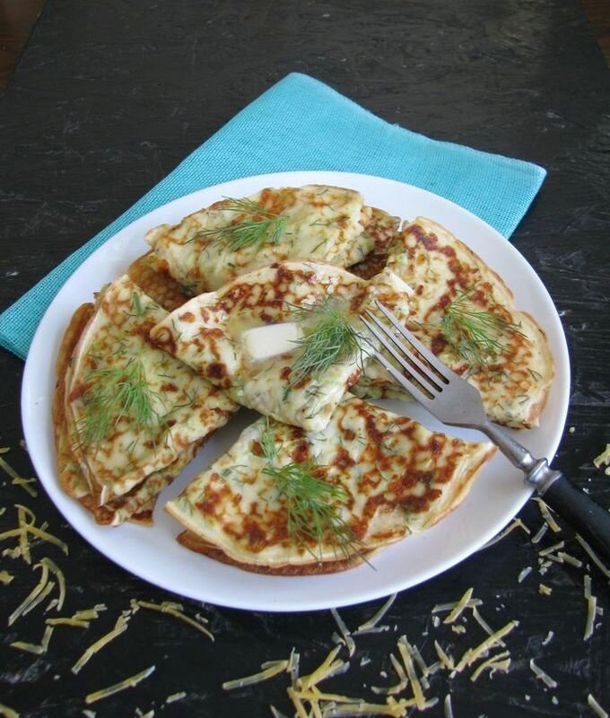 Нежные кабачковые блины с сыром и зеленью: идеальный завтрак