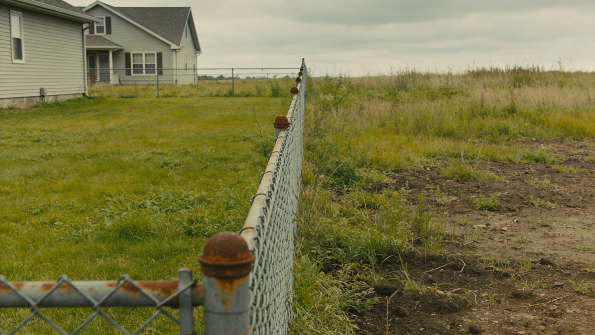 Забор за пределами участка: распространяется ли срок исковой давности на требования об освобождении самовольно захваченной земли?