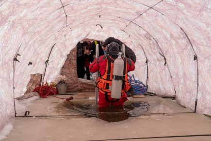 Окружные спасатели провели водолазные спуски под лёд в рамках подготовки к паводку
