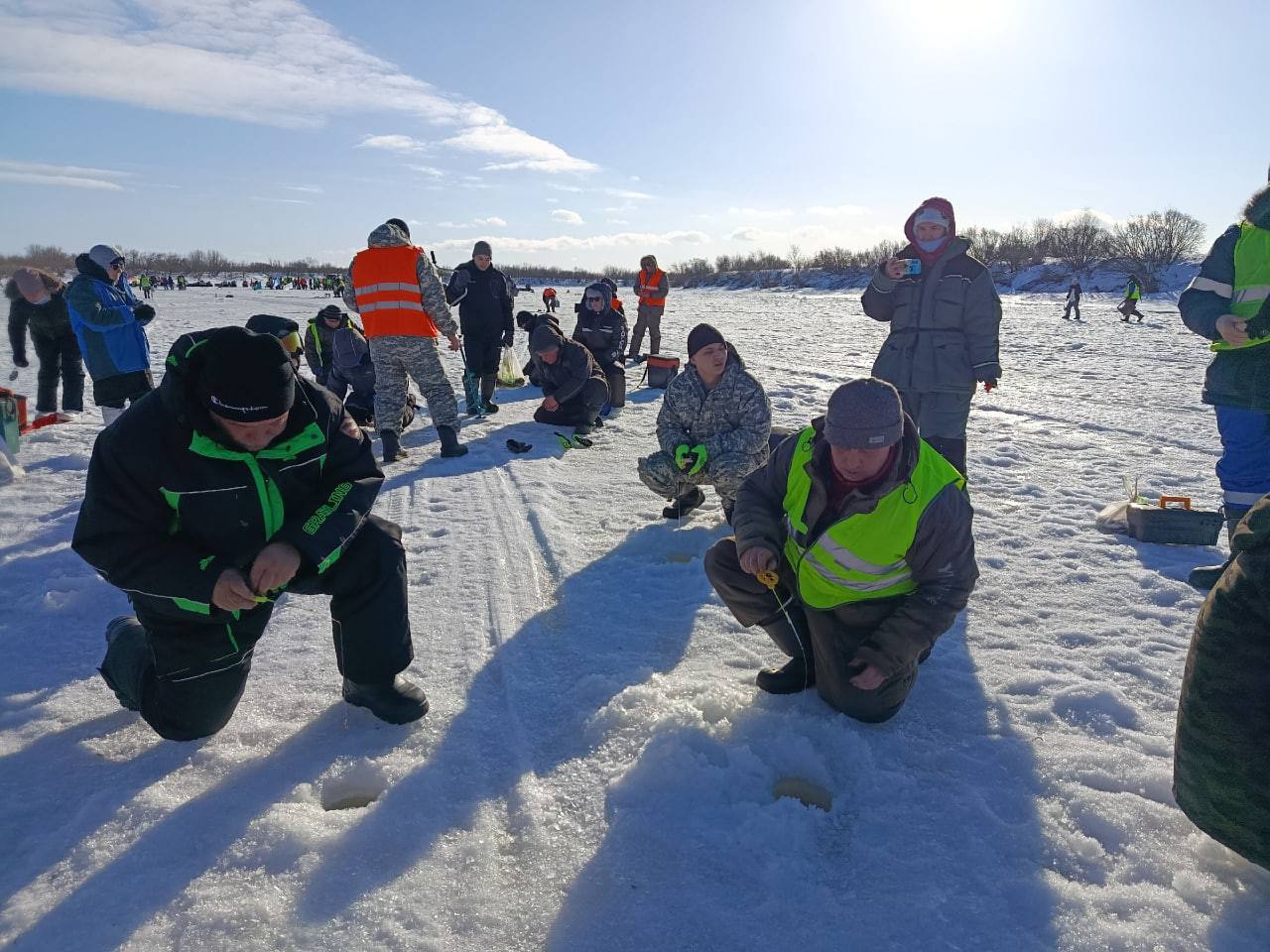 Зимняя рыбалка «Золото Печоры» в Великовисочном собрала более сотни участников Зимняя рыбалка «Золото Печоры» в Великовисочном собрала более сотни участников