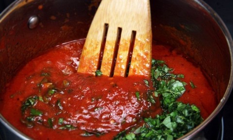 Сочная курица с фаршем и восточным соусом: хит для вашего стола