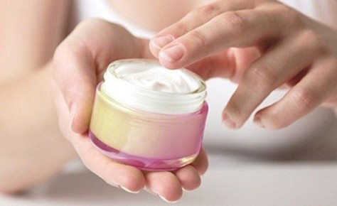 Как выбрать идеальный крем для лица в зависимости от возраста и типа кожи