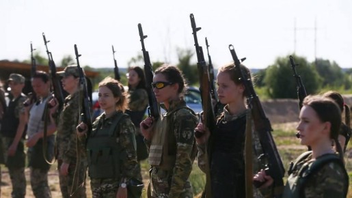ЖЕНЩИНАМ НА УКРАИНЕ ПУТЬ ОДИН — В РЕЕСТР ВОЕННООБЯЗАННЫХ