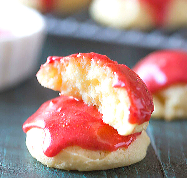 Сладкое чудо: творожное печенье с ягодной глазурью для настоящих гурманов