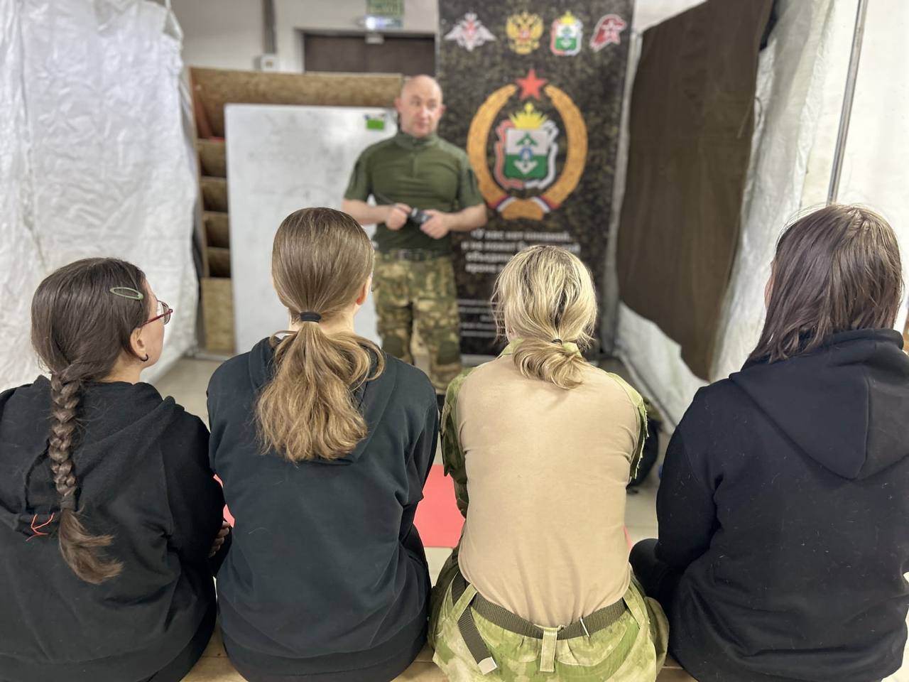 Специалисты Росгвардии обучают юных жителей НАО тактической медицине Специалисты Росгвардии обучают юных жителей НАО тактической медицине