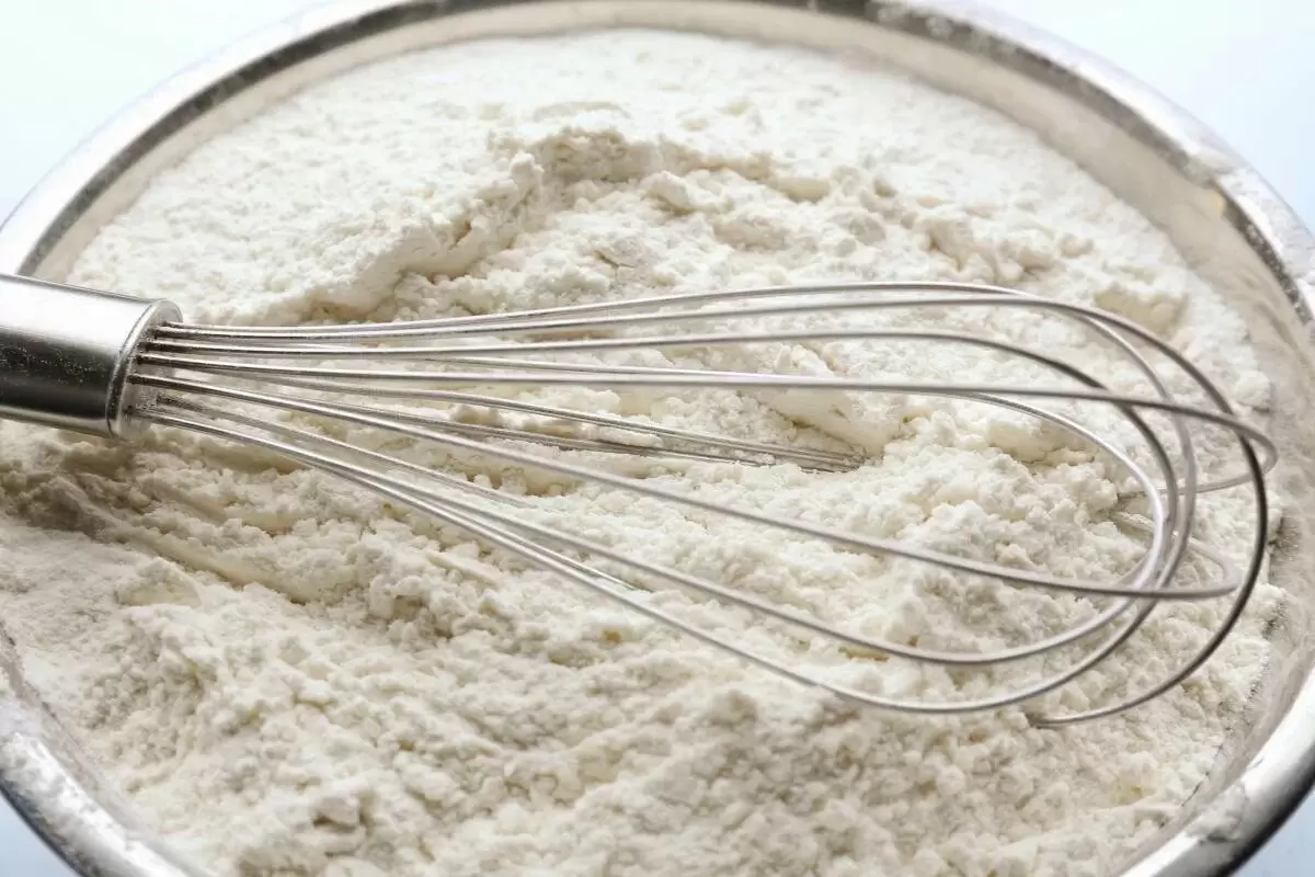 Удивительный лайфхак с венчиком: как это обычное кухонное приспособление поможет в выпечке