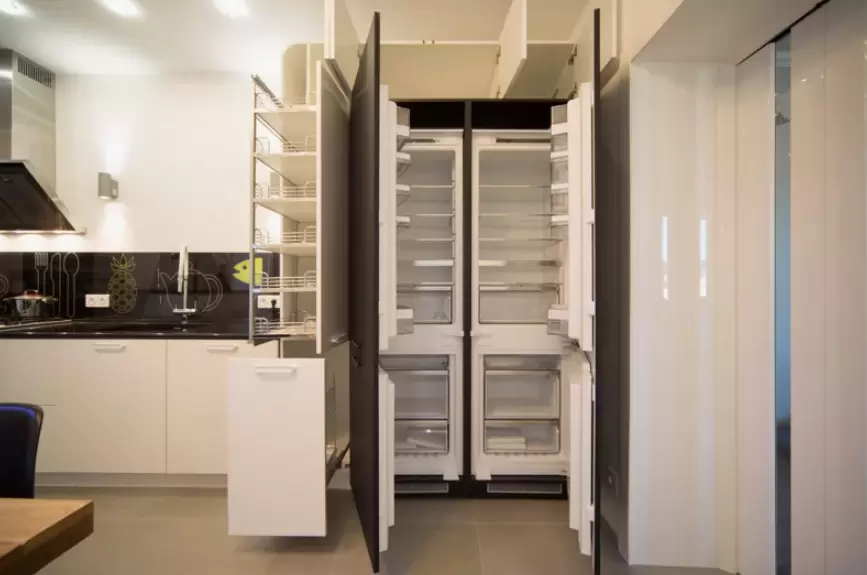 Как выбрать между встроенным и отдельно стоящим холодильником: полезные советы и секреты