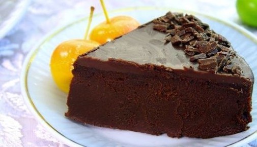 Нежный торт из яблок и шоколада: легко, быстро и без выпечки!