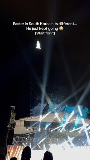 В Сети завирусился ролик, в котором актер, исполнявший роль Иисуса на пасхальном параде в Сеуле, вознесся слишком высоко