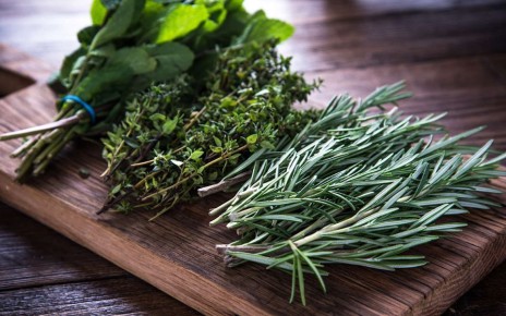 Как правильно использовать травы в кулинарии: секреты профессионалов