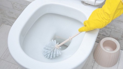 Как эффективно избавиться от желтого налета в унитазе: секреты и советы