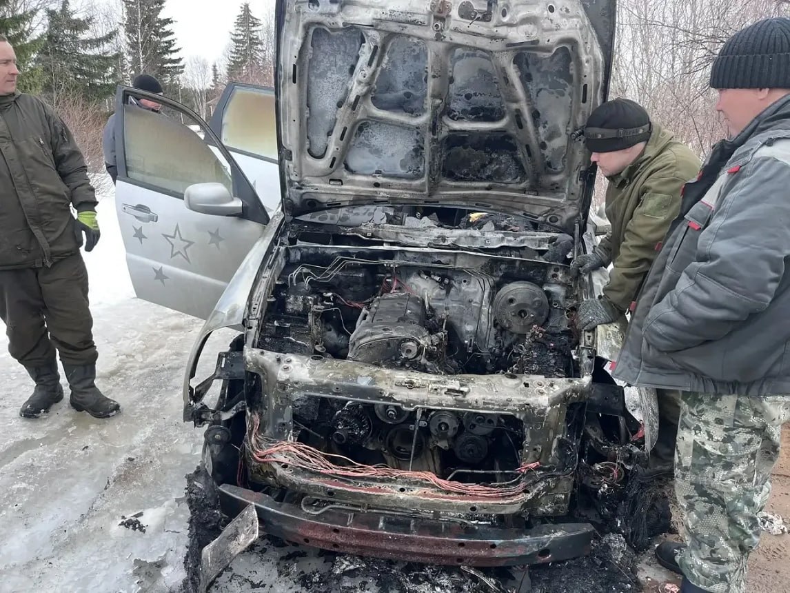 В поселке Харута полыхал легковой автомобиль — пожарные потушили
