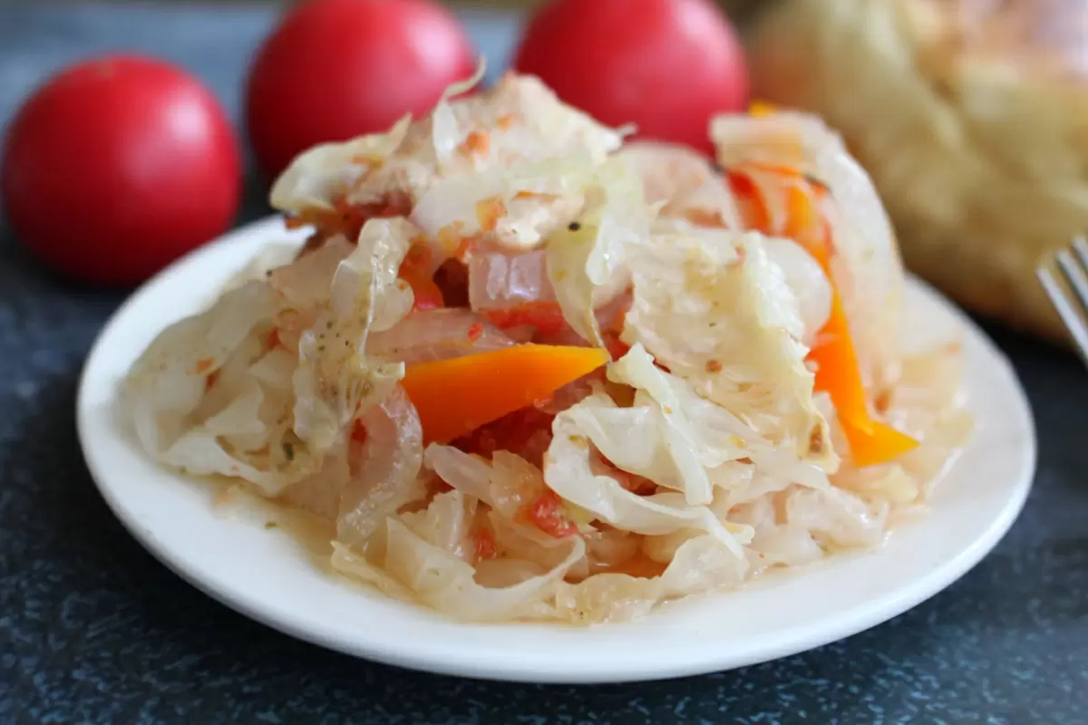 Капуста с курицей и овощами: легкость приготовления в духовке