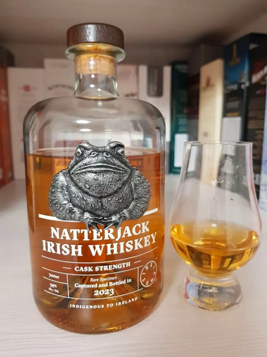Ирландский виски Natterjack Cask Strength: крепость, характер и завоеванная слава