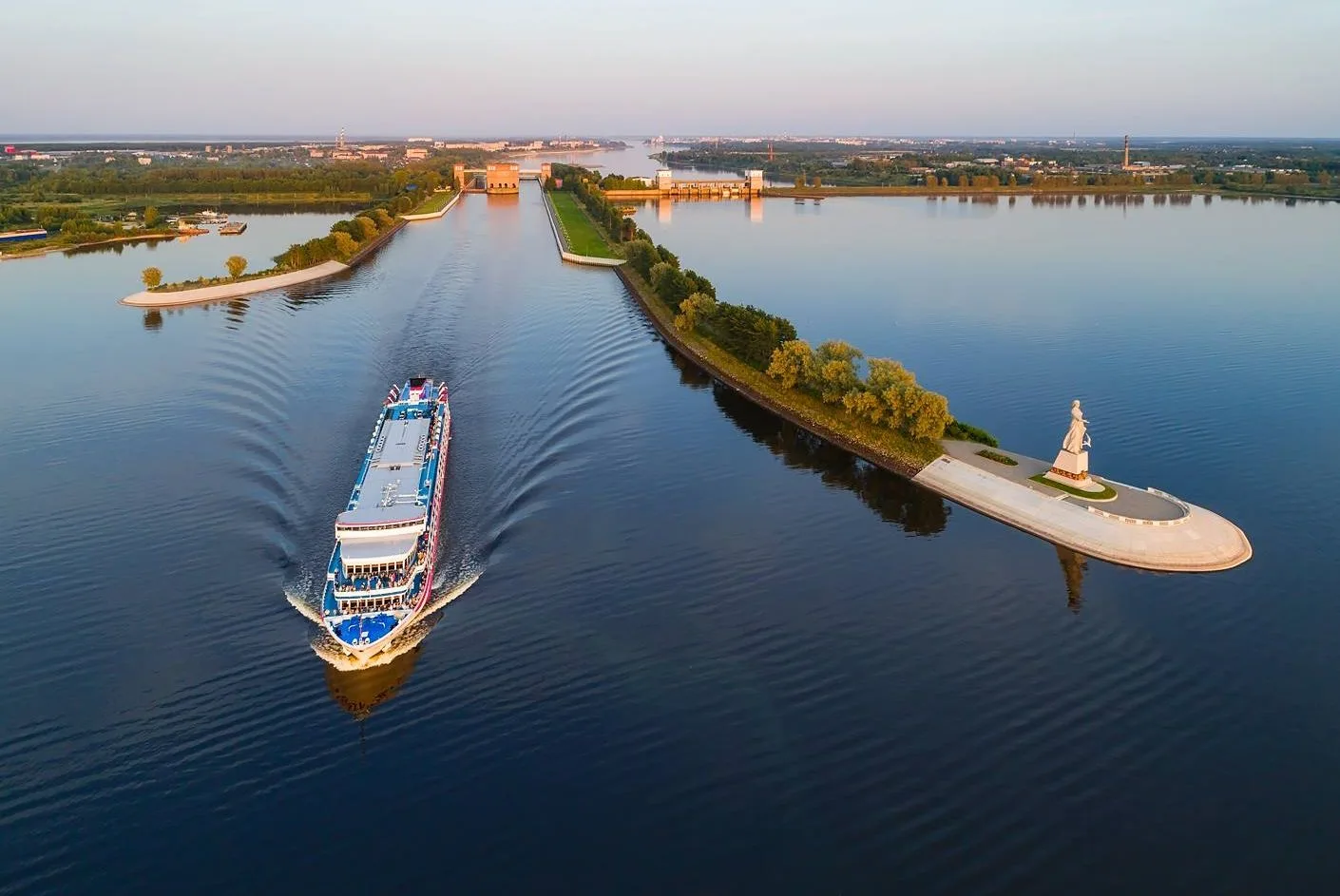 В связи с обращениями судоходных компаний и технической готовностью к временной эксплуатации Багаевского гидроузла Рыбинский шлюз начнёт свою работу 24 апреля