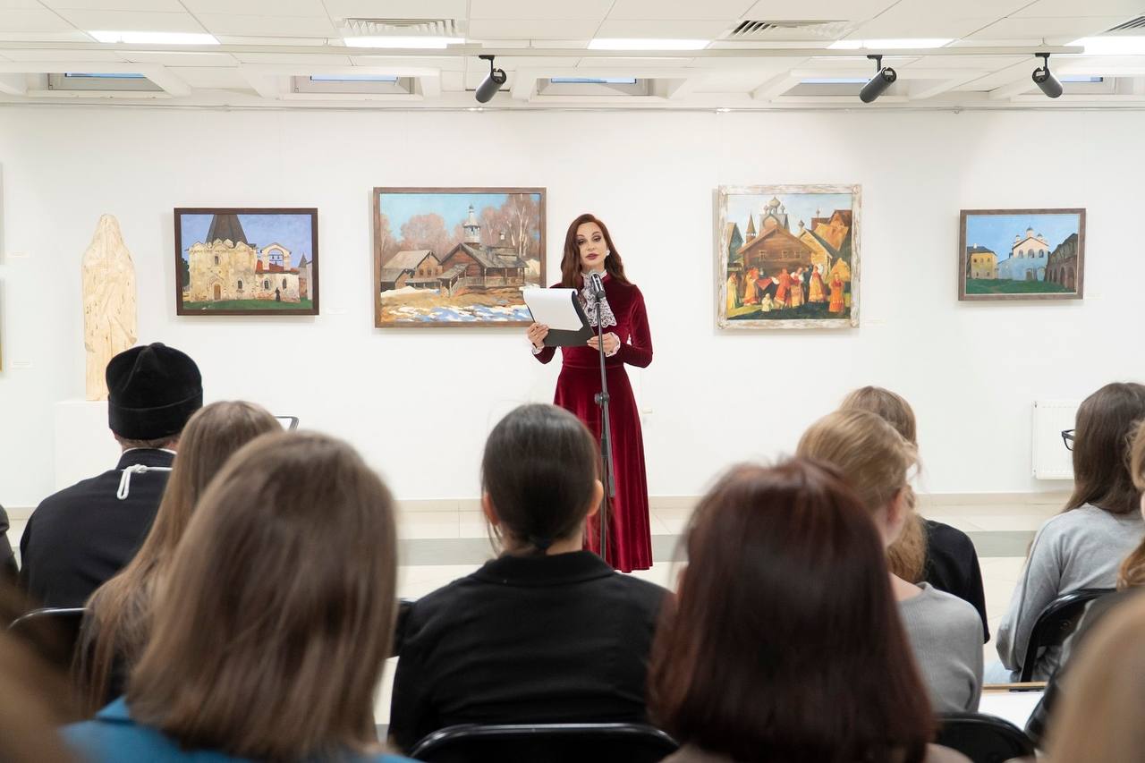 В выставочном зале ДК «Арктика» открылась выставка «Север Православный» В выставочном зале ДК «Арктика» открылась выставка «Север Православный»