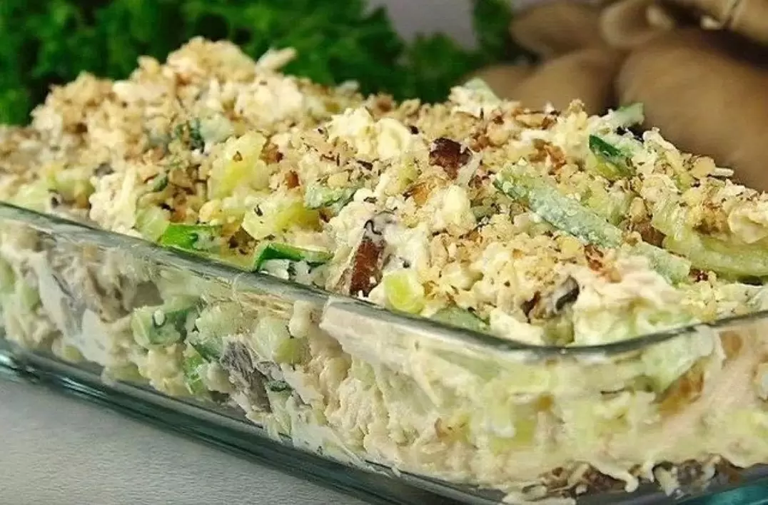 Пора забыть про Оливье: новый салат, который станет хитом вашего праздничного стола