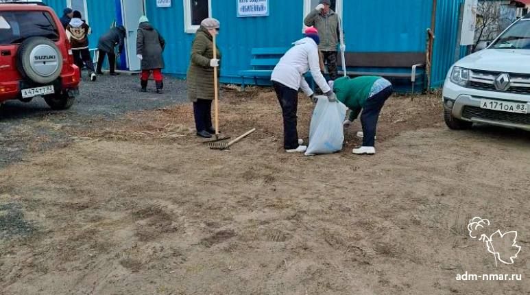 Жители Нарьян-Мара проводят весенние субботники Жители Нарьян-Мара проводят весенние субботники
