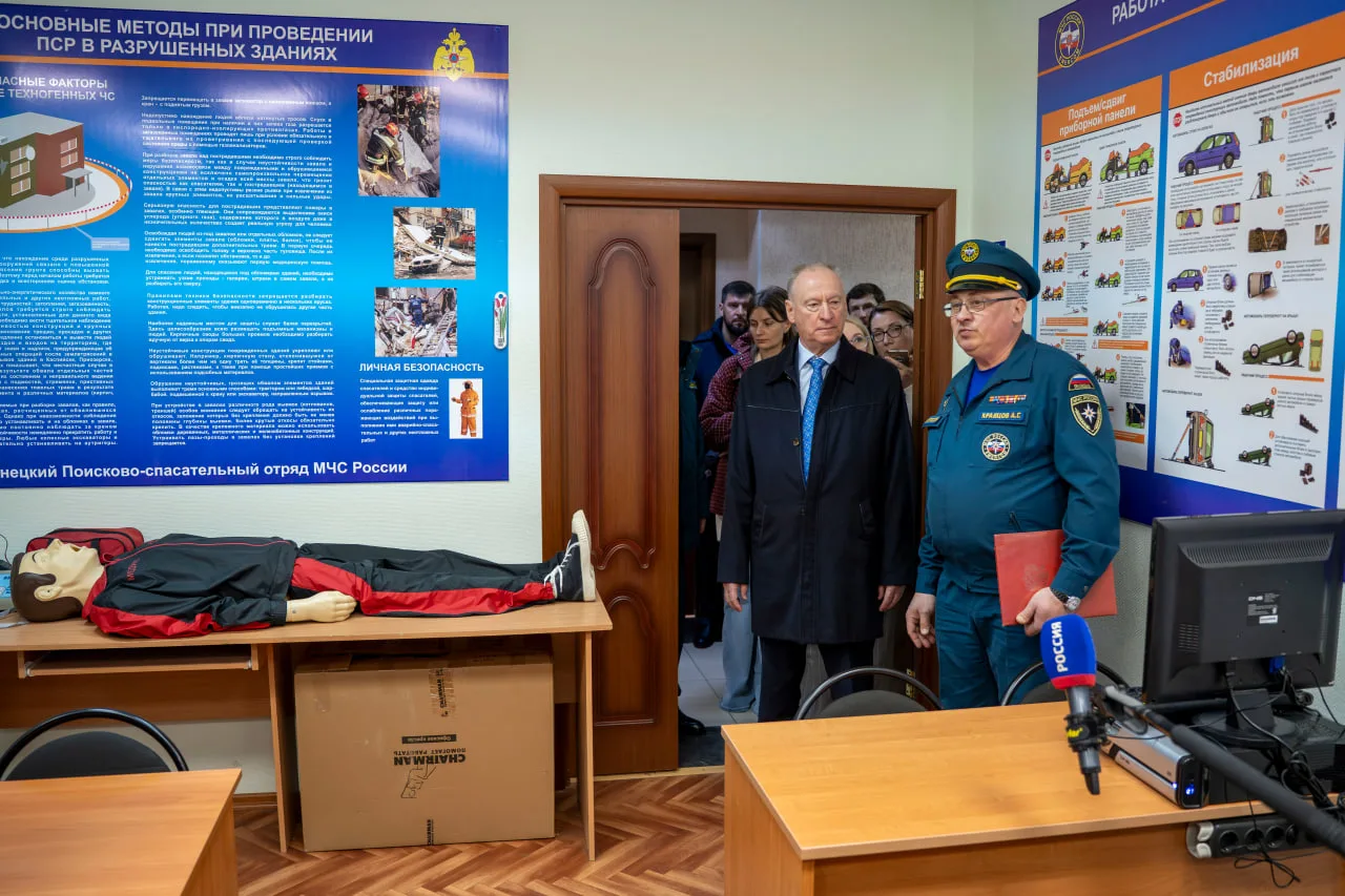 В НАО прибыл помощник Президента России, председатель Морской коллегии РФ Николай Патрушев В НАО прибыл помощник Президента России, председатель Морской коллегии РФ Николай Патрушев