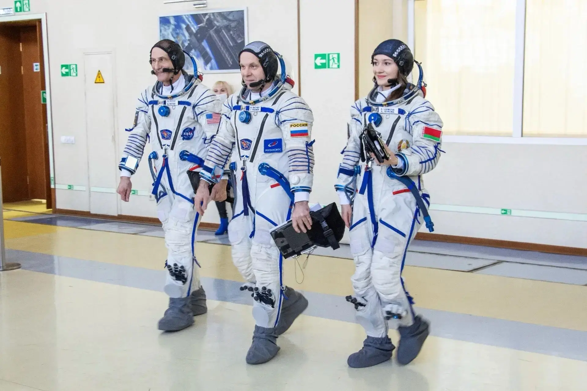 Космос начинается с команды Космос начинается с команды