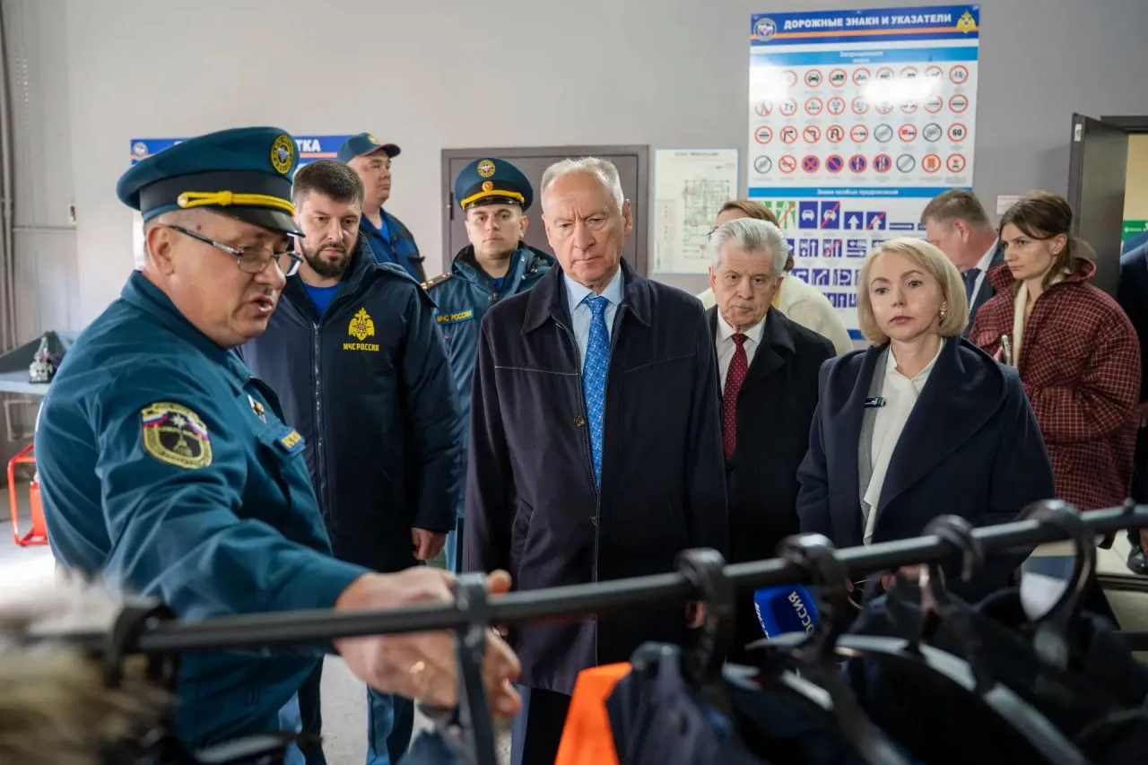 В НАО прибыл помощник Президента России, председатель Морской коллегии РФ Николай Патрушев В НАО прибыл помощник Президента России, председатель Морской коллегии РФ Николай Патрушев