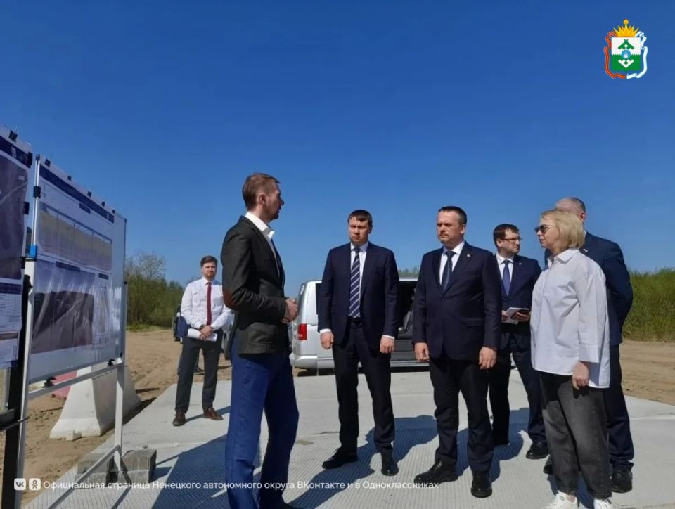 В ходе рабочей поездки в НАО Министр транспорта РФ Андрей Никитин совместно с губернатором округа Ириной Гехт осмотрел объекты предстоящей реконструкции: аэродром НарьянМара и участок автомобильной дороги НарьянМар — Усинск... В ходе рабочей поездки в НАО Министр транспорта РФ Андрей Никитин совместно с губернатором округа Ириной Гехт осмотрел объекты предстоящей реконструкции: аэродром НарьянМара и участок автомобильной дороги НарьянМар — Усинск...