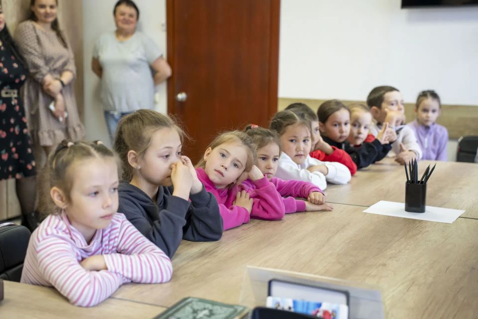 Юные жители посёлка Искателей познакомились с работой местной администрации Юные жители посёлка Искателей познакомились с работой местной администрации