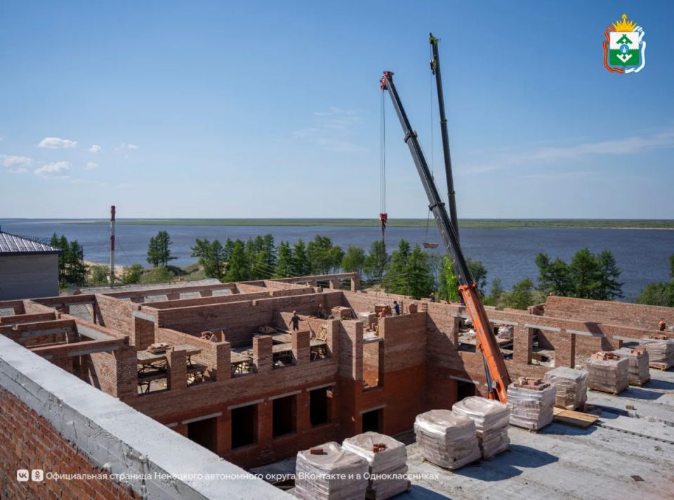 Кирпичная кладка стен нового здания школы посёлка Искателей выполнена на 70% Кирпичная кладка стен нового здания школы посёлка Искателей выполнена на 70%