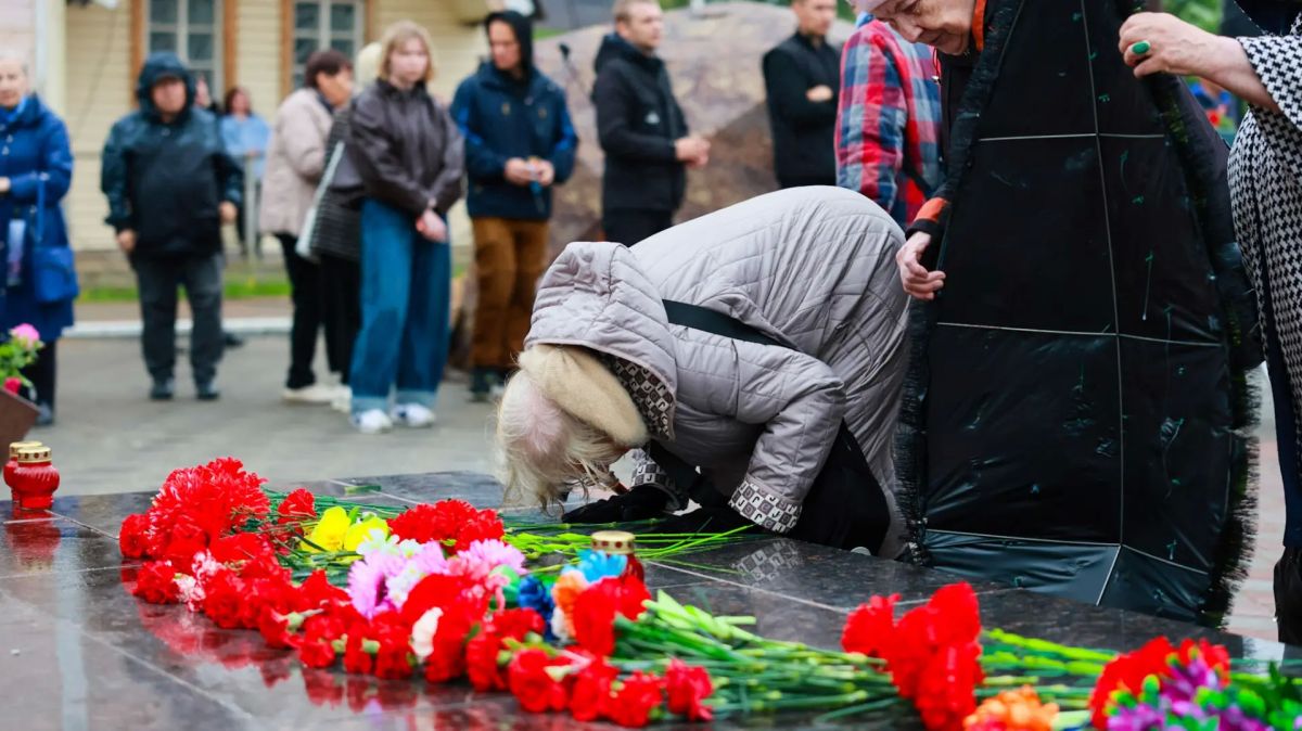 В Нарьян-Маре прошла акция, посвящённая Дню памяти и скорби В Нарьян-Маре прошла акция, посвящённая Дню памяти и скорби