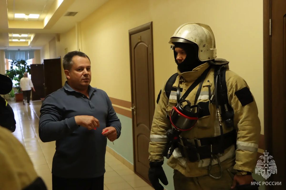 Огнеборцы Нарьян-Мара провели пожарно-тактическое занятие в здании Окружного суда! Огнеборцы Нарьян-Мара провели пожарно-тактическое занятие в здании Окружного суда!