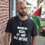 Жителя США едва не вышвырнули с рейса за футболку с текстом: «Бомбить детей — это не самооборона»