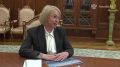 Владимир Путин провел встречу с губернатором НАО Ириной Гехт