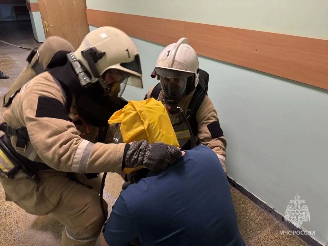 В готовности в любое время: сотрудники главного управления МЧС России по Ненецкому автономному округу провели пожарно-тактическое занятие В готовности в любое время: сотрудники главного управления МЧС России по Ненецкому автономному округу провели пожарно-тактическое занятие