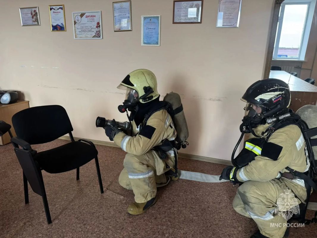 В готовности в любое время: сотрудники главного управления МЧС России по Ненецкому автономному округу провели пожарно-тактическое занятие В готовности в любое время: сотрудники главного управления МЧС России по Ненецкому автономному округу провели пожарно-тактическое занятие