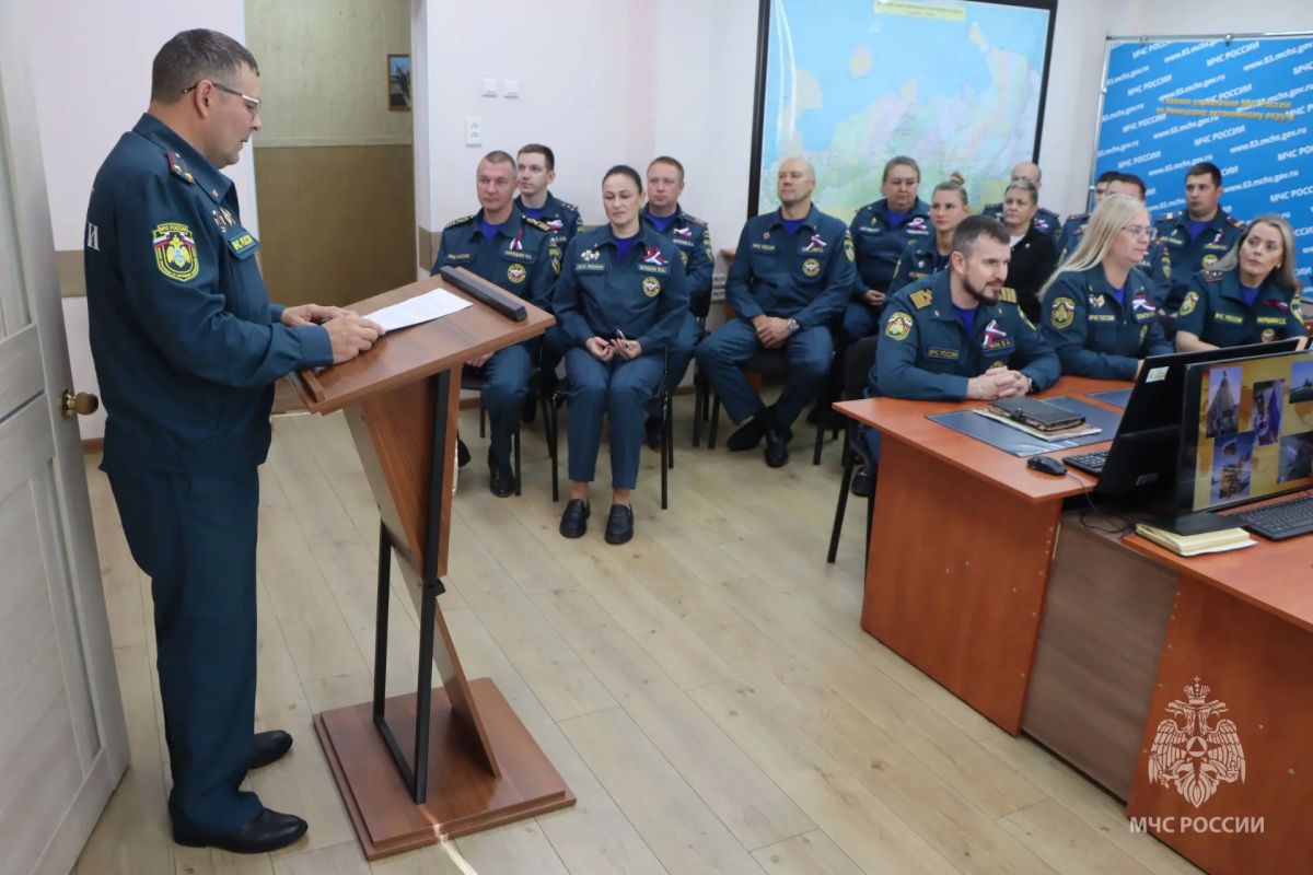 Служить Родине: сотрудники МЧС России обратились к истории Государственного флага Служить Родине: сотрудники МЧС России обратились к истории Государственного флага