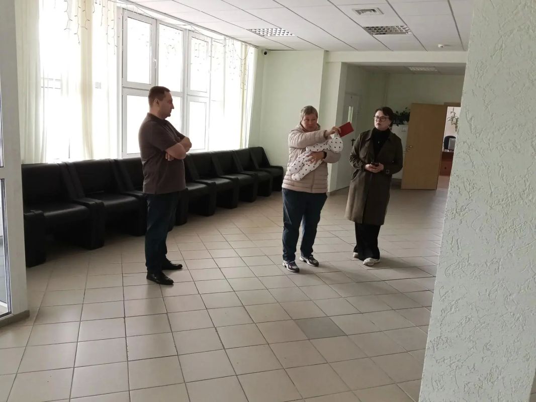 Члены окружной и территориальных избирательных комиссий совместно с представителями Общественной палаты НАО проверили готовность избирательных участков к проведению выборов Члены окружной и территориальных избирательных комиссий совместно с представителями Общественной палаты НАО проверили готовность избирательных участков к проведению выборов