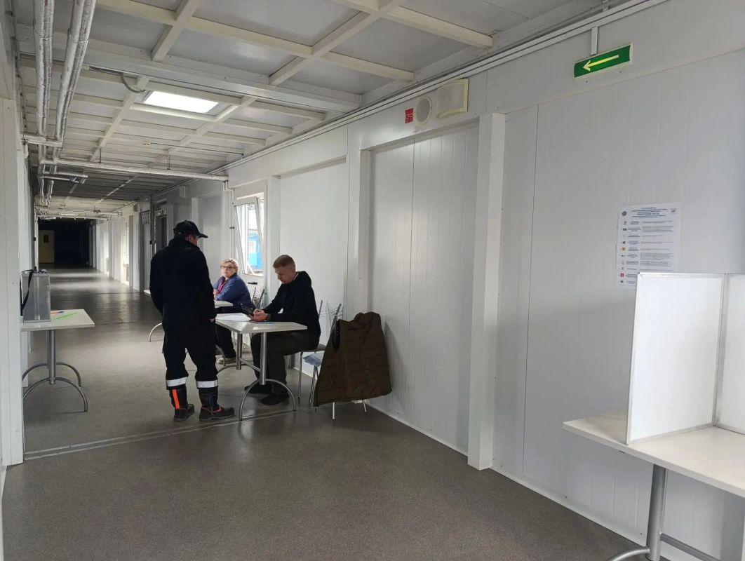 В Ненецком автономном округе продолжается досрочное голосование в вахтовых поселках на месторождениях В Ненецком автономном округе продолжается досрочное голосование в вахтовых поселках на месторождениях