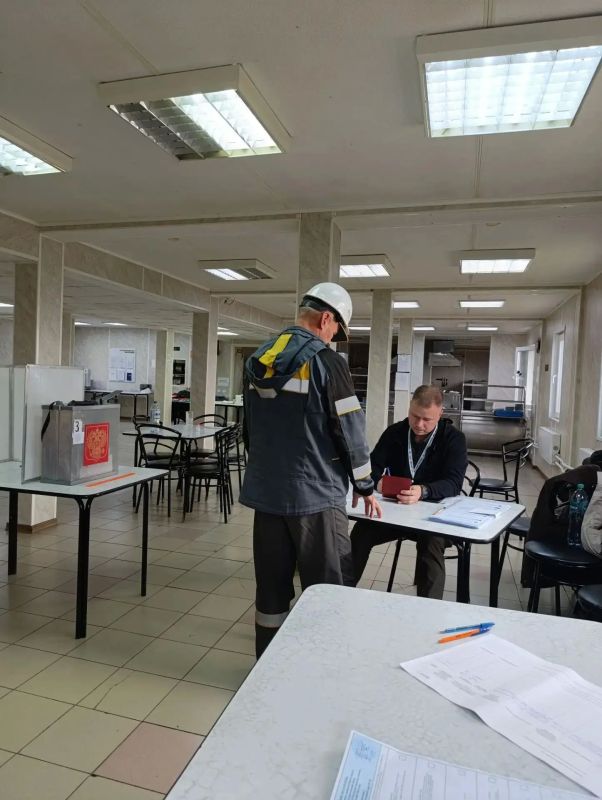 В Ненецком автономном округе продолжается досрочное голосование в вахтовых поселках на месторождениях В Ненецком автономном округе продолжается досрочное голосование в вахтовых поселках на месторождениях