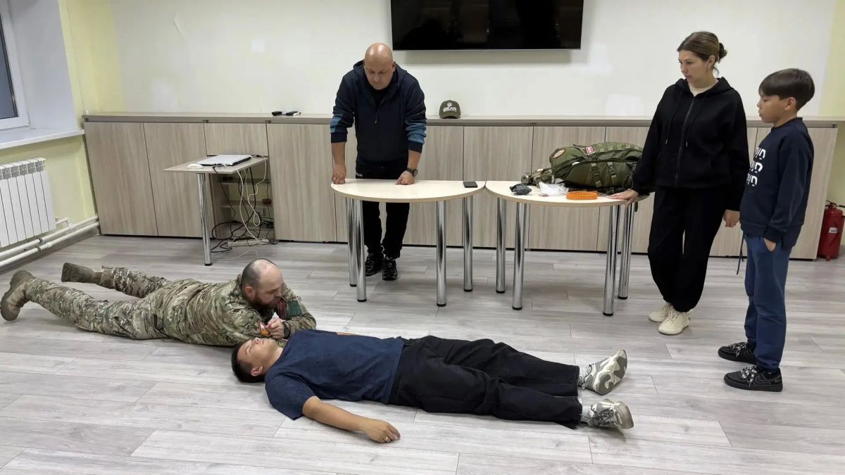 Команда из НАО впервые представит регион в финале Всероссийской игры «Семейная зарница» Команда из НАО впервые представит регион в финале Всероссийской игры «Семейная зарница»