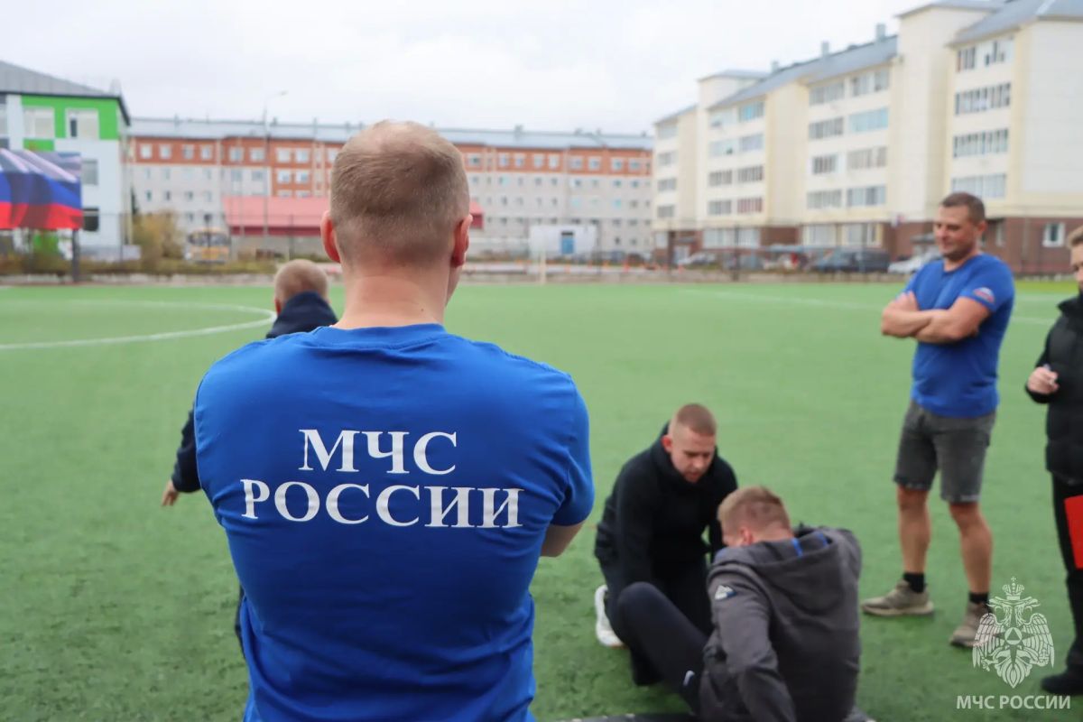 Нет предела совершенству . Ежеквартально сотрудники Главного управления МЧС России по НАО сдают зачеты по физической подготовке Нет предела совершенству . Ежеквартально сотрудники Главного управления МЧС России по НАО сдают зачеты по физической подготовке