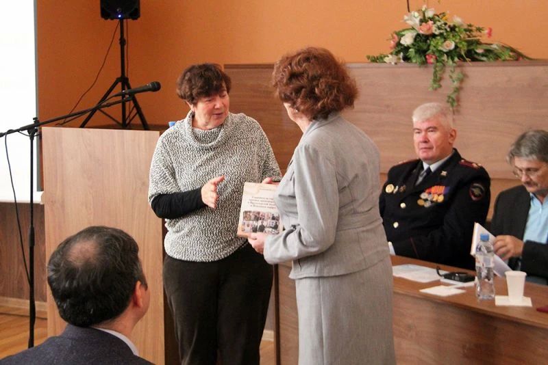 На базе музея истории УМВД России по Архангельской области состоялась региональная научно-практическая конференция «Стражи порядка родного края: прошлое и настоящее», посвященная подполковнику милиции в отставке, выдающемуся... На базе музея истории УМВД России по Архангельской области состоялась региональная научно-практическая конференция «Стражи порядка родного края: прошлое и настоящее», посвященная подполковнику милиции в отставке, выдающемуся...
