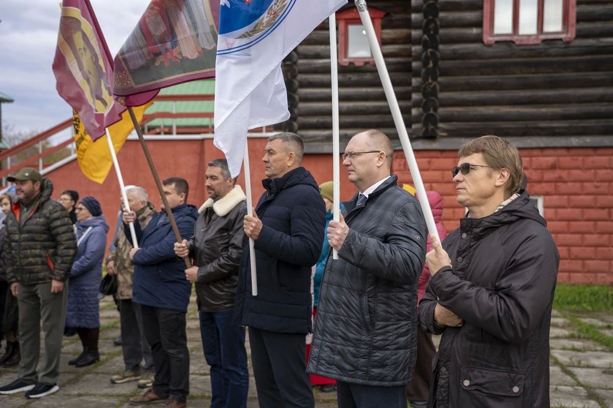 В Нарьян-Маре открыли памятник царю Николаю II В Нарьян-Маре открыли памятник царю Николаю II