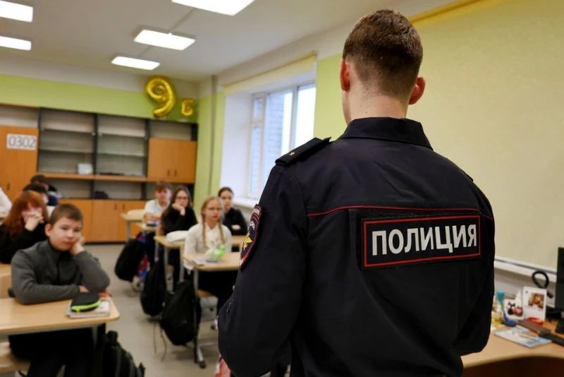 Полицейские провели единый день профилактики в школе № 5 Нарьян-Мара Полицейские провели единый день профилактики в школе № 5 Нарьян-Мара