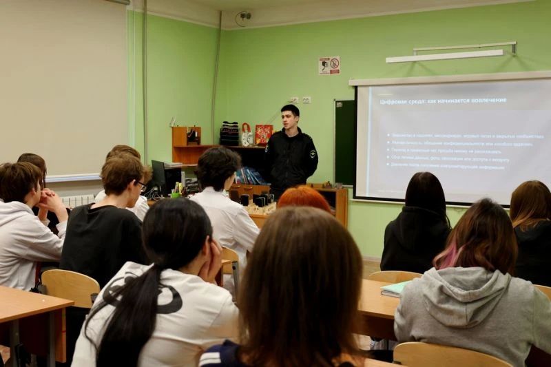 Полицейские провели единый день профилактики в школе № 5 Нарьян-Мара Полицейские провели единый день профилактики в школе № 5 Нарьян-Мара