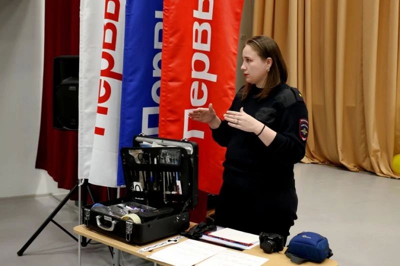 Полицейские провели единый день профилактики в школе № 5 Нарьян-Мара Полицейские провели единый день профилактики в школе № 5 Нарьян-Мара