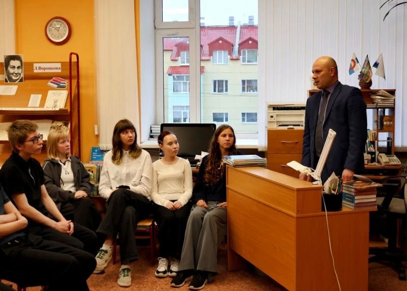 Полицейские провели единый день профилактики в школе № 5 Нарьян-Мара Полицейские провели единый день профилактики в школе № 5 Нарьян-Мара