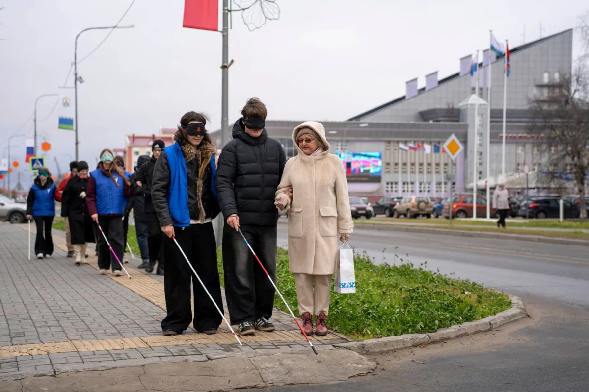 Сегодня, 15 октября, в Международный день белой трости, в Нарьян-Маре состоялась важная социальная акция «Мир на ощупь» Сегодня, 15 октября, в Международный день белой трости, в Нарьян-Маре состоялась важная социальная акция «Мир на ощупь»